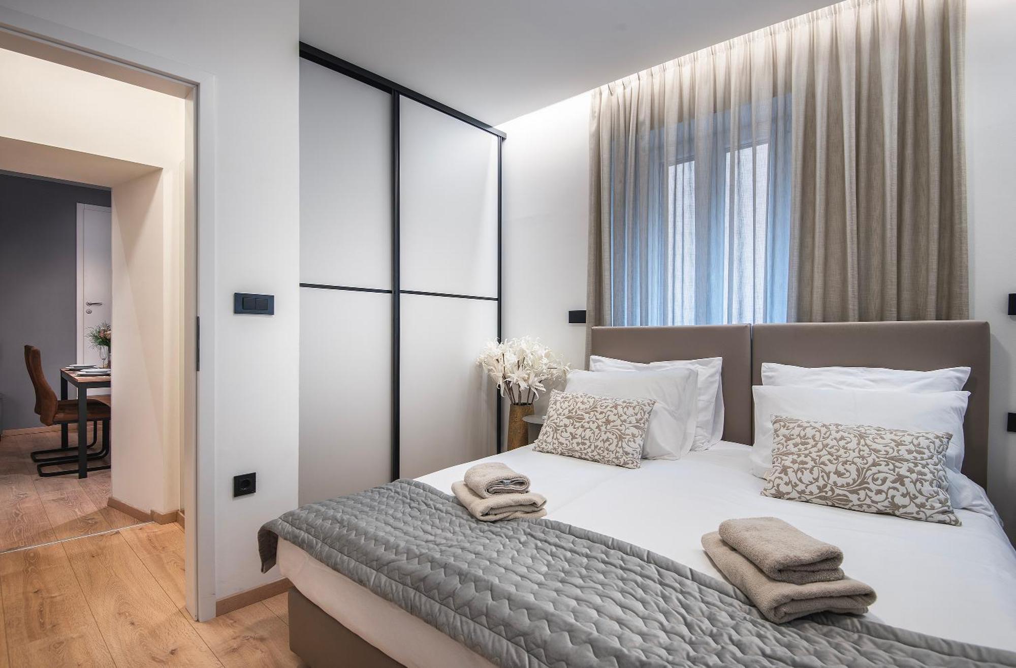 Arta Center - With Private Parking Pola