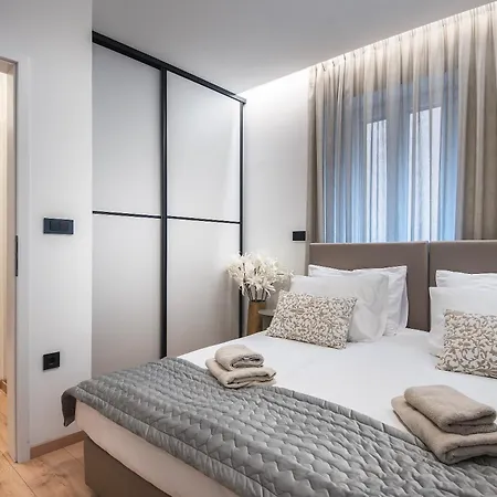 Arta Apartments City Center - With Private Parking Pula Exterior photo