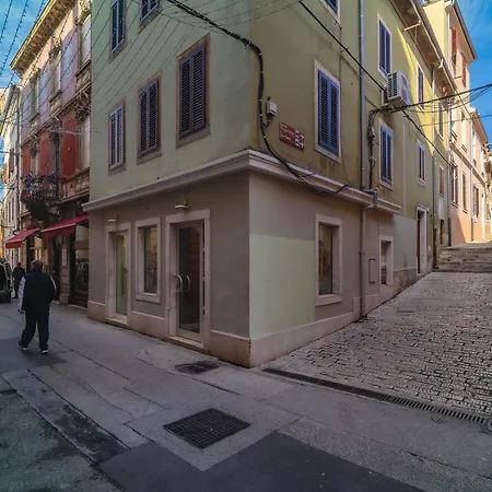 Arta Apartments City Center - With Private Parking Pula Room photo