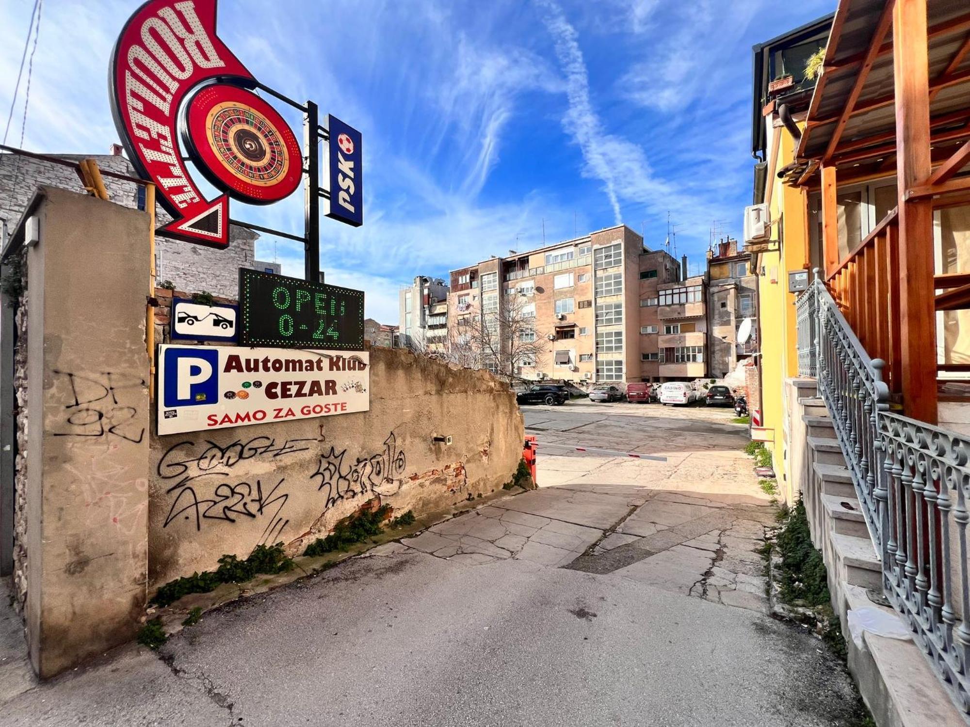 Arta Center - With Private Parking Apartment *