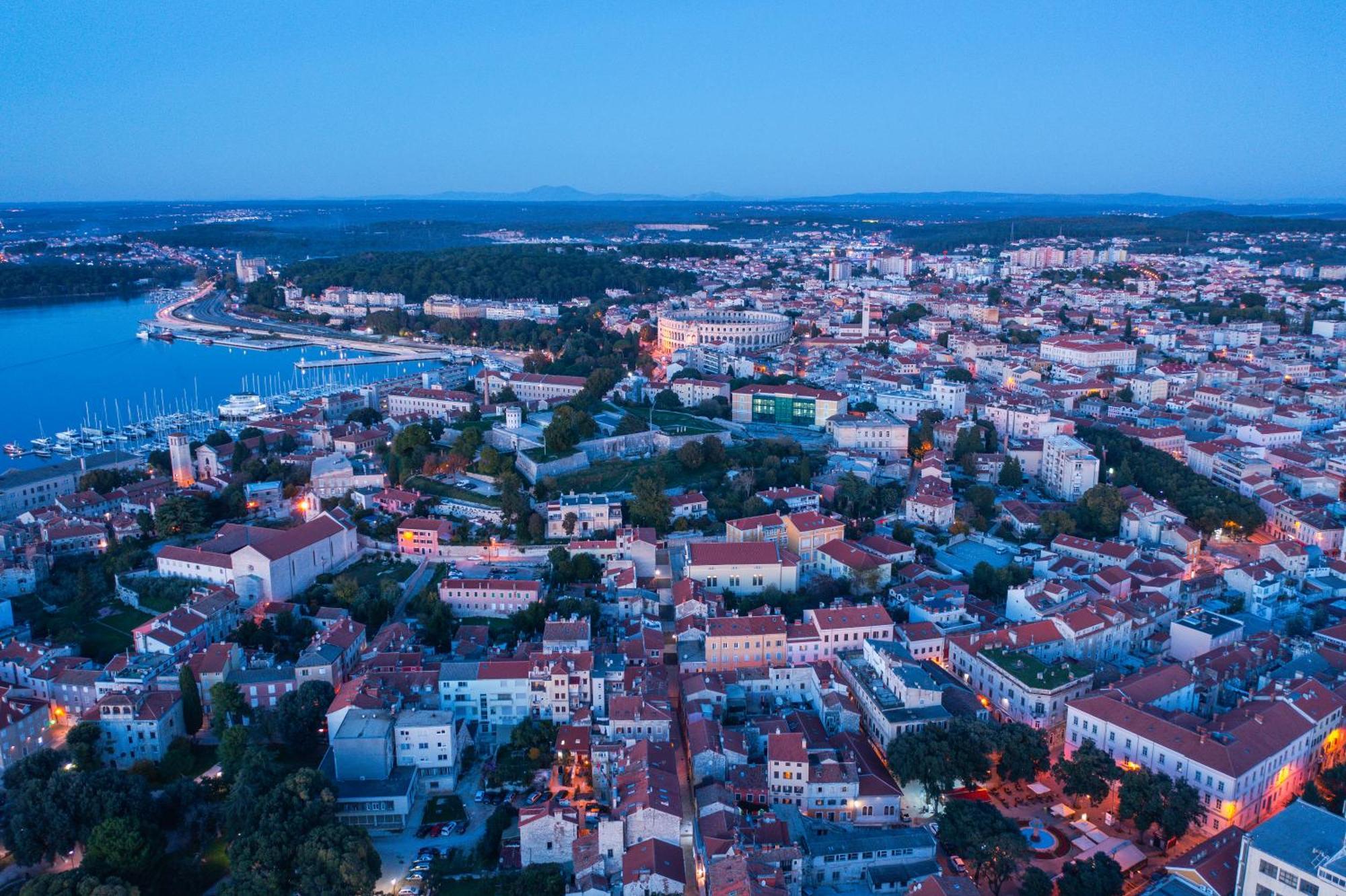 Arta Center - With Private Parking * Pula