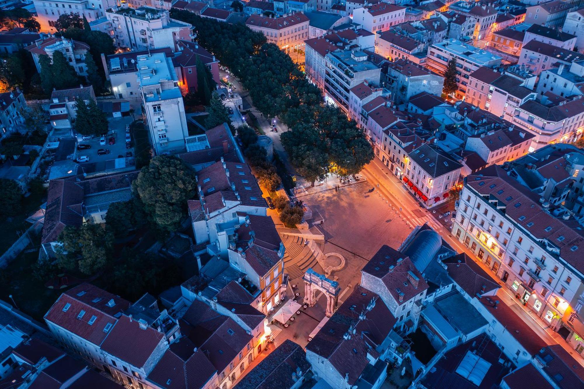 Apartment Arta Center - With Private Parking Pula