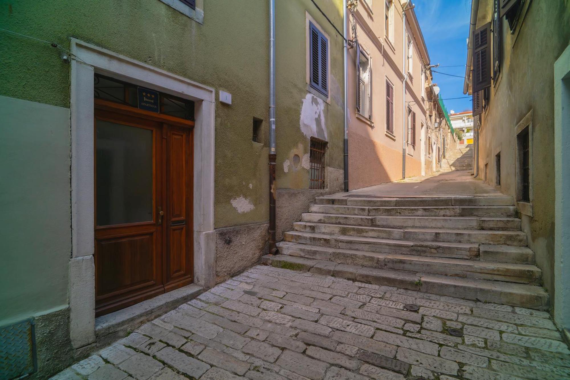 Arta Center - With Private Parking